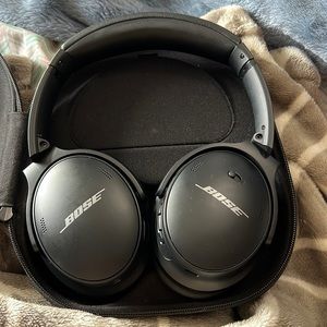 Bose QuietComfort 45 Noise canceling Headphones.